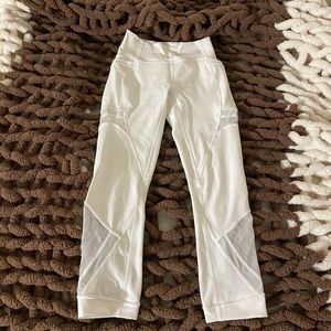 lulu lemon white capri leggings